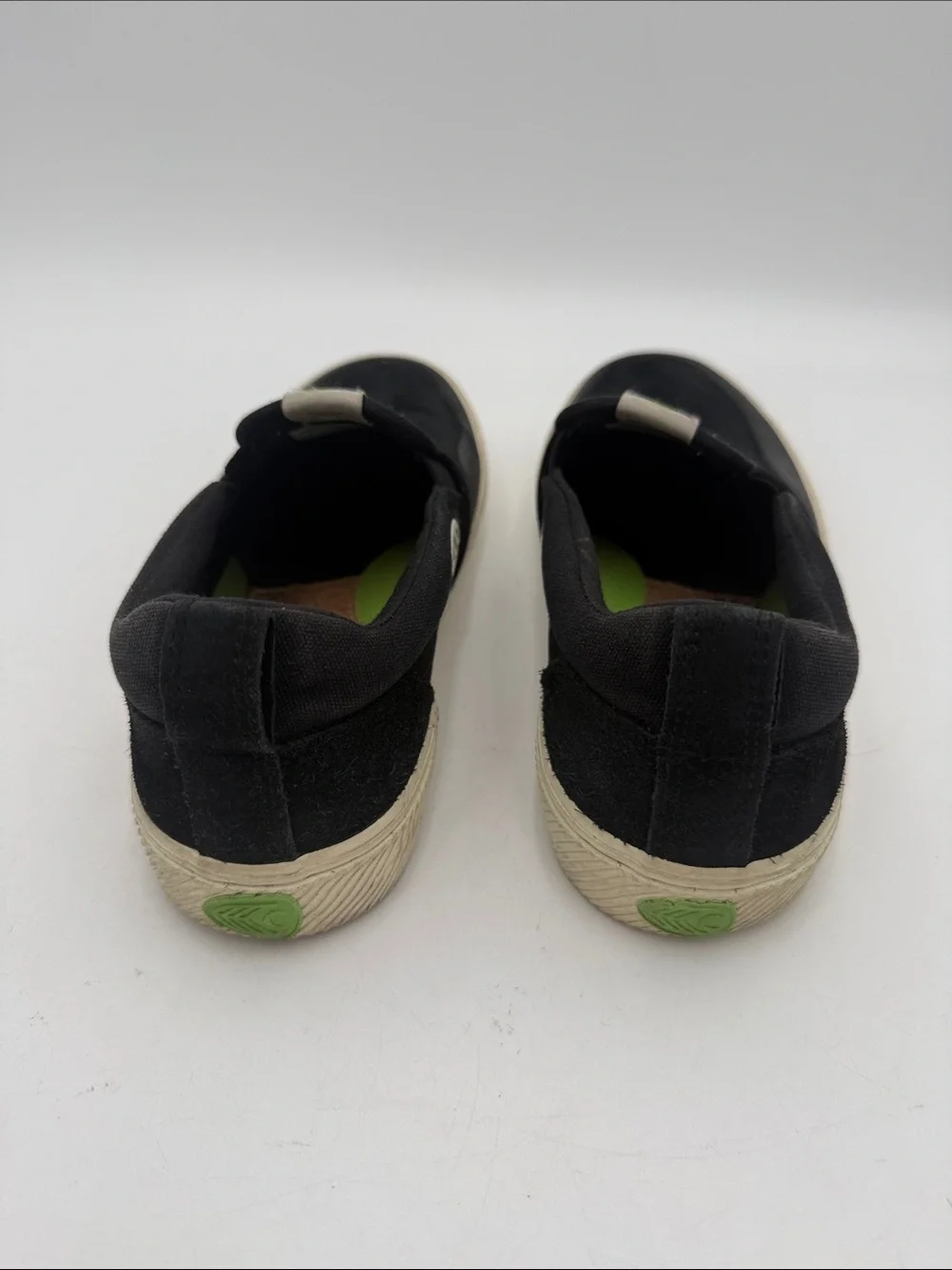 Cariuma Casual Slip-On Men's Shoes in Black - Comfort Everyday 7.5 casual beach